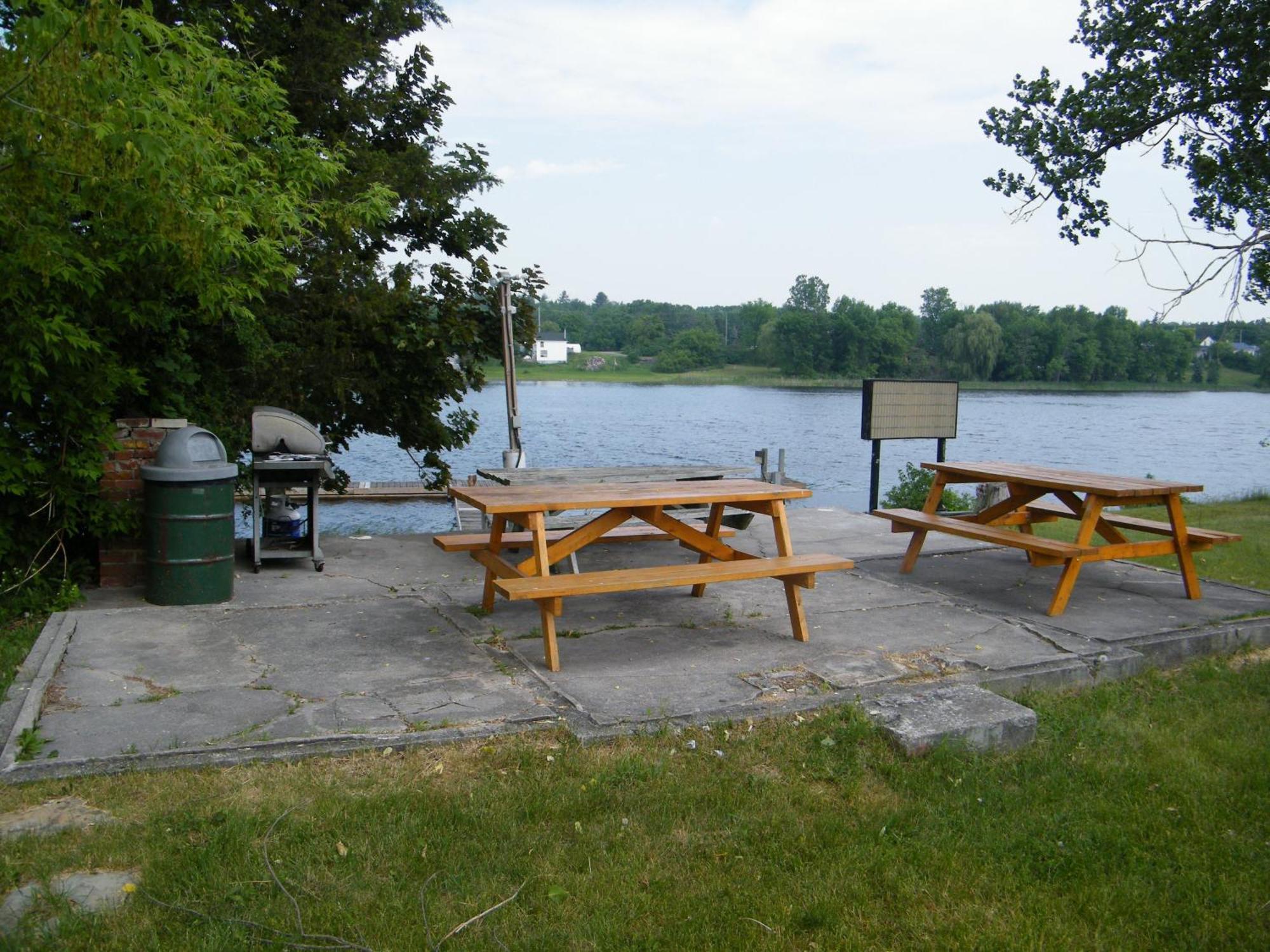 Campbellford River Inn エクステリア 写真