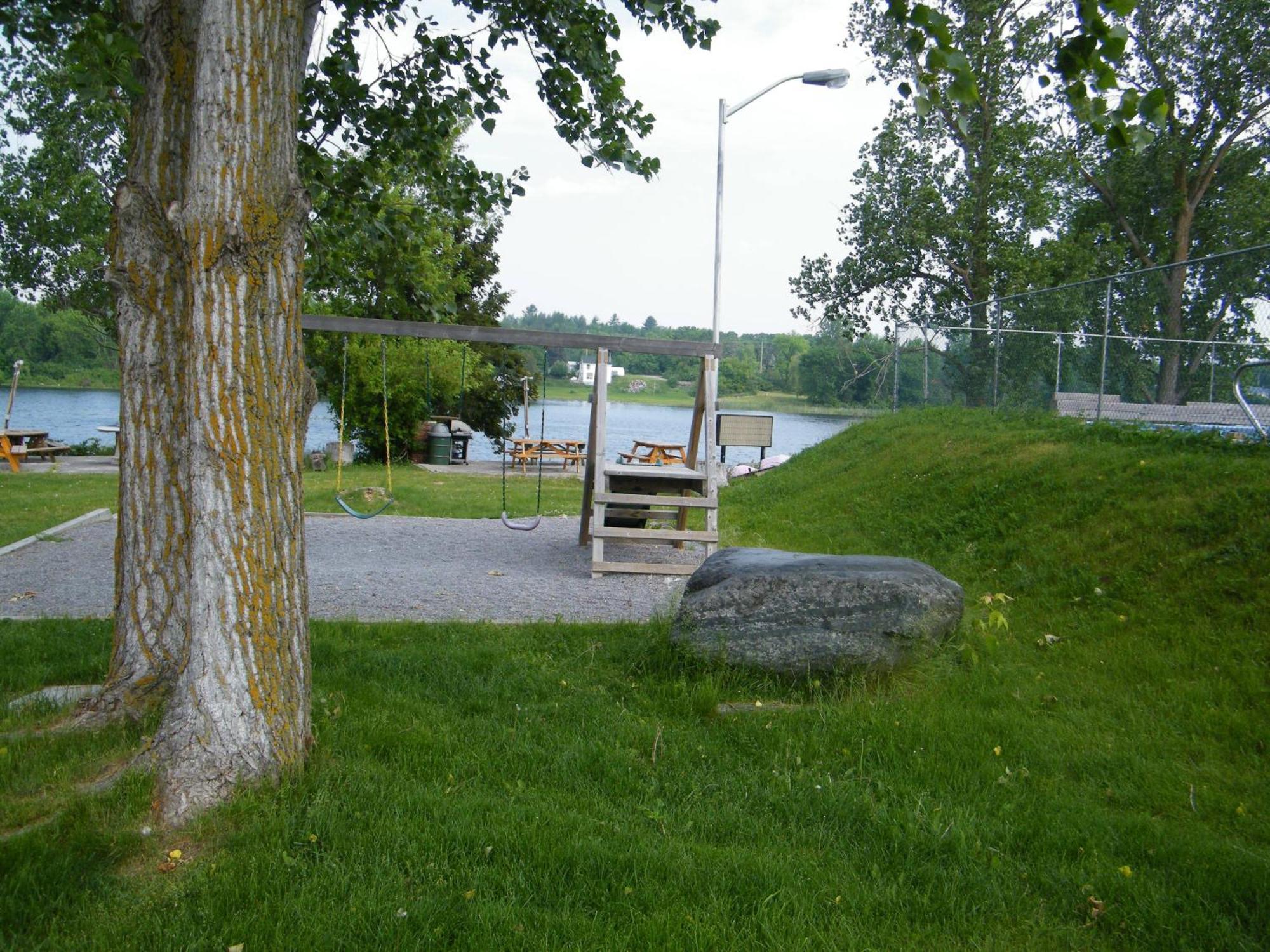 Campbellford River Inn エクステリア 写真