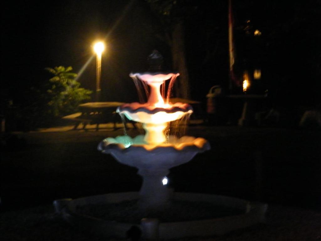 Campbellford River Inn エクステリア 写真